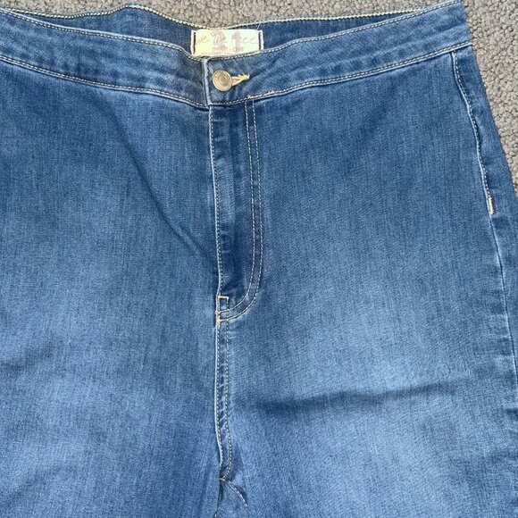 WE THE FREE JUST FLOAT ON ELEPHANT EAR BELL BOTTOM EXTREME FLARE BLUE JEANS - 31 - Picture 3 of 15